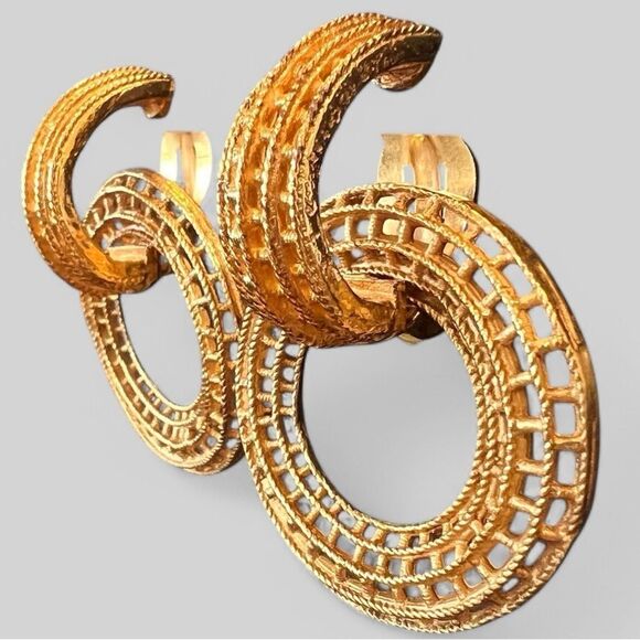 Elegant Chanel Gold Plated Hoop Earrings 1970-1980 - Picture 3 of 5